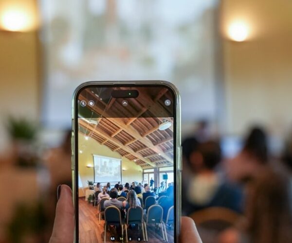 Sala meeting immersa nella natura toscana – Tenuta Il Cicalino