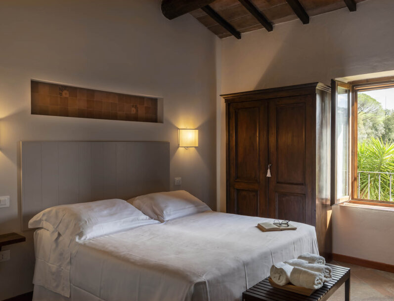 Lecci 6 Superior: Camera Confortevole nella Maremma Toscana per 2 Ospiti | Tenuta Il Cicalino