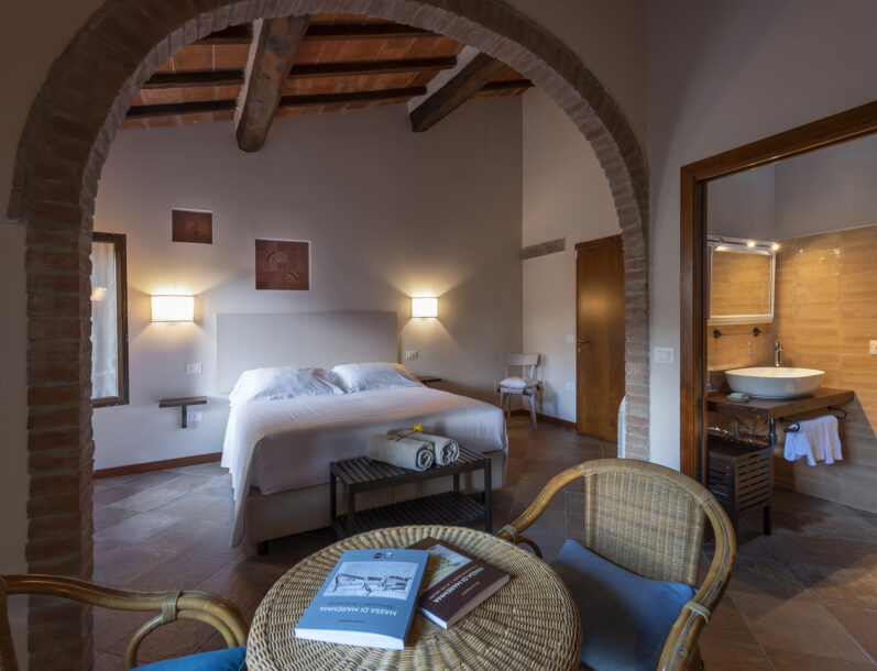 Lecci 8 Superior Plus: Camera Confortevole nella Maremma Toscana per 2 Ospiti | Tenuta Il Cicalino